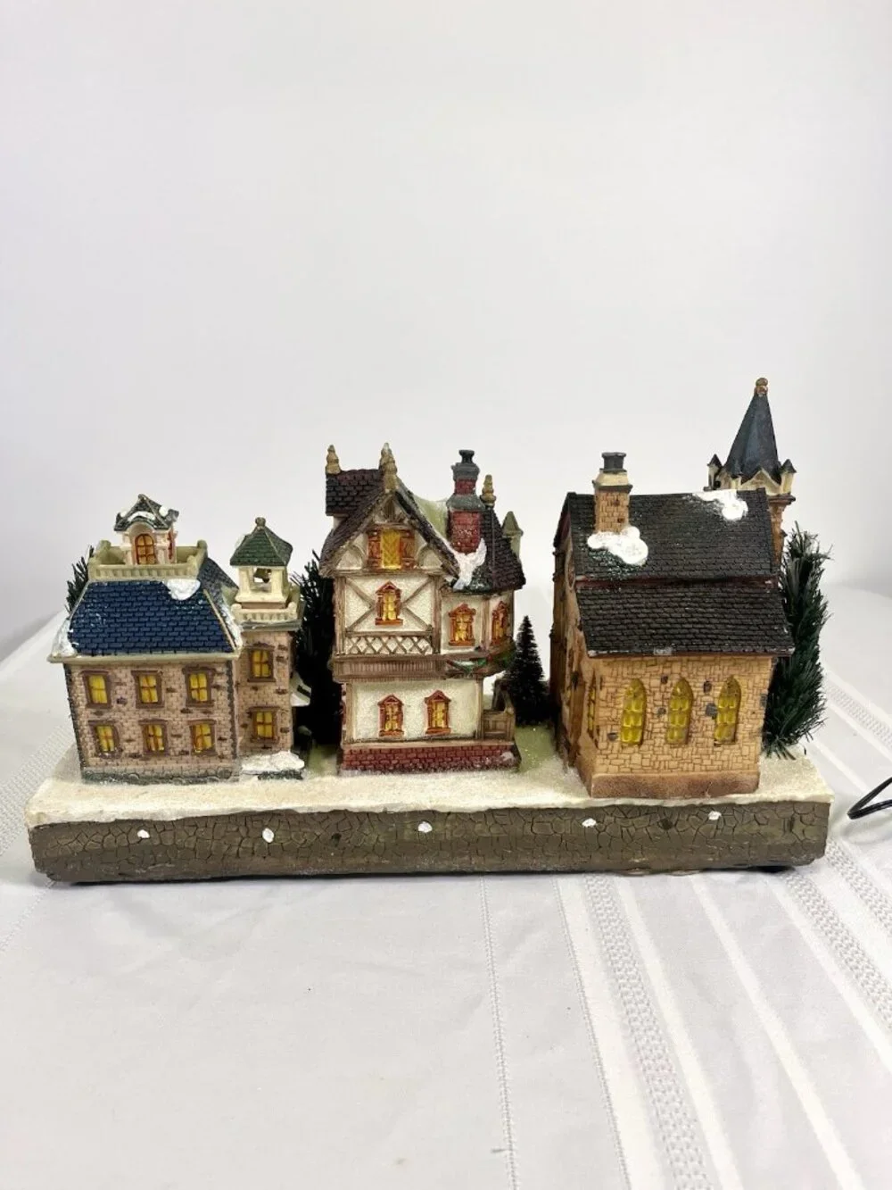 Santas Workbench Fiber Optic Christmas Neighborhood City Lighted House 2004 NEW